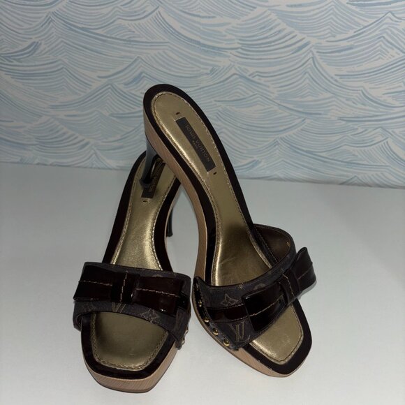 Louis Vuitton Dark Brown Patent Leather Bow Studded Pumps Mules/Slides - Picture 10 of 10